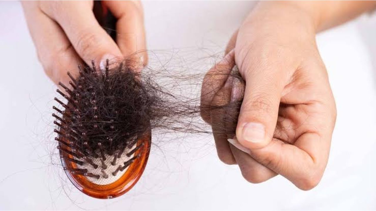 Chute de cheveux saisonnière : quels nutriments surveiller